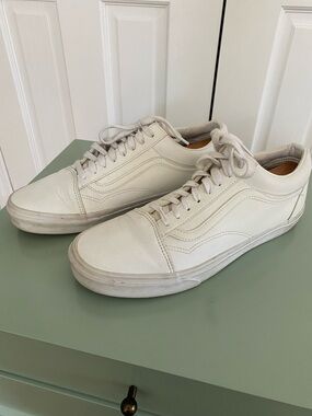 Vans / Classic Leather Sneakers / White / 11
